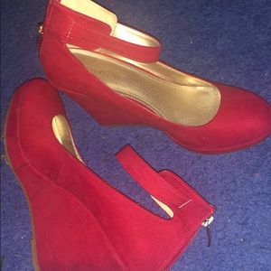 Red , Wedges, Size 11 (US)